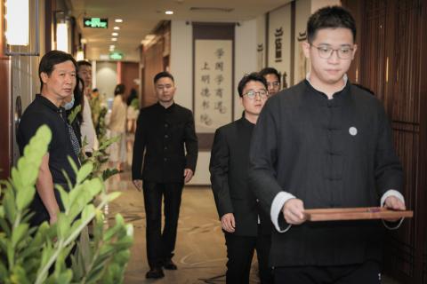 罗湖区委统战部副部长、工商联党组书记叶志伟一行到非凡娱乐调研