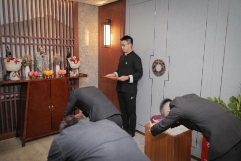 罗湖区委统战部副部长、工商联党组书记叶志伟一行到非凡娱乐调研