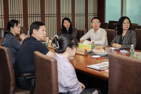 罗湖区委统战部副部长、工商联党组书记叶志伟一行到非凡娱乐调研