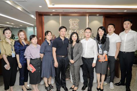 罗湖区委统战部副部长、工商联党组书记叶志伟一行到非凡娱乐调研