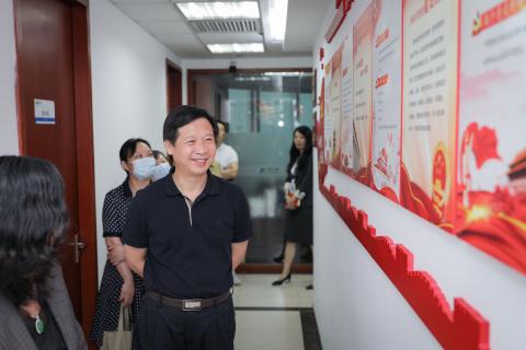 罗湖区委统战部副部长、工商联党组书记叶志伟一行到非凡娱乐调研