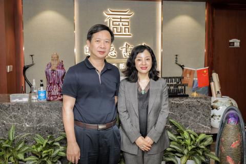 罗湖区委统战部副部长、工商联党组书记叶志伟一行到非凡娱乐调研