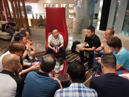 让中国企业家更有眼界——非凡娱乐创始人李厚德率领企业家学员游学越南站