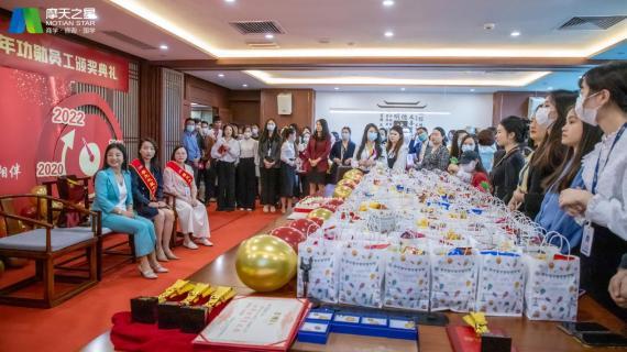 “ 感恩有你 · 一路相伴 ”非凡娱乐10年功勋员工颁奖典礼圆满举办